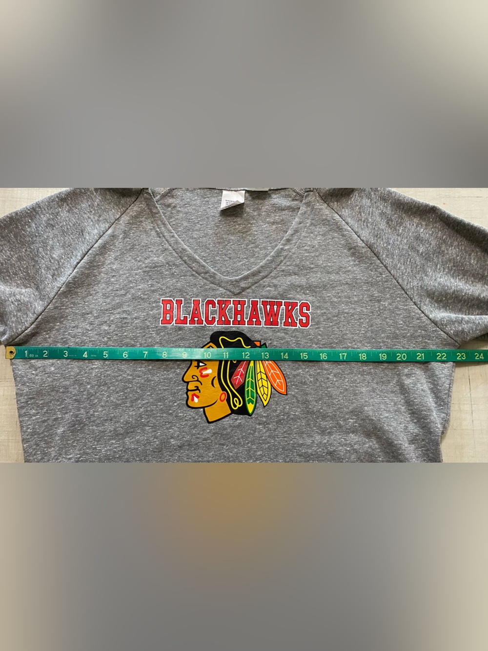Chicago Blackhawks Grey Pullover Sweatshirt - Picture 10 of 11